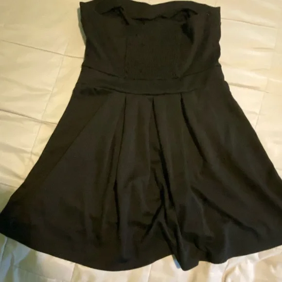 Black Forever 21 Sweetheart Strapless Mini Dress - Picture 2 of 3